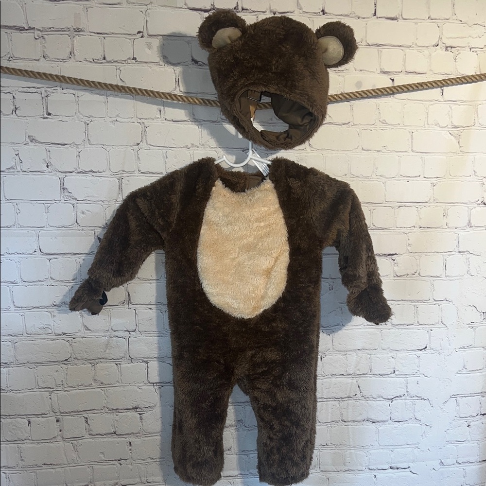 6-12 months Adorable Brown Bear Costume for Kids. Jumpsuit and hood like new